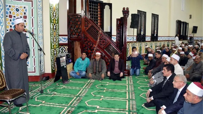 محافظ القليوبية يفتتح مسجد ويؤدى الصلاة احتفالا بالاسراء والمعراج
