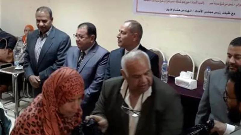 نائب محافظ القاهرة يوزع الهديا على 100أسرة بمدينة نصر