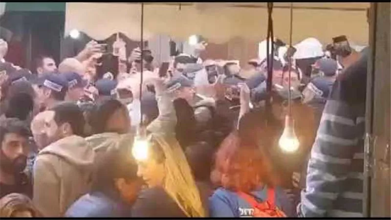 رشق نتنياهو بـ
