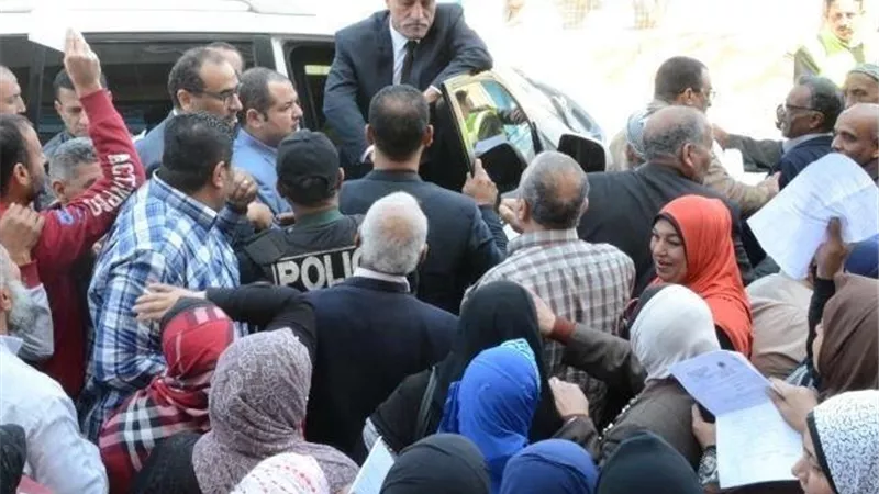 محافظ الاسماعيلية : حل مشكلة المنتفعين بمشروع الـ960 شقة بمدينة المستقبل