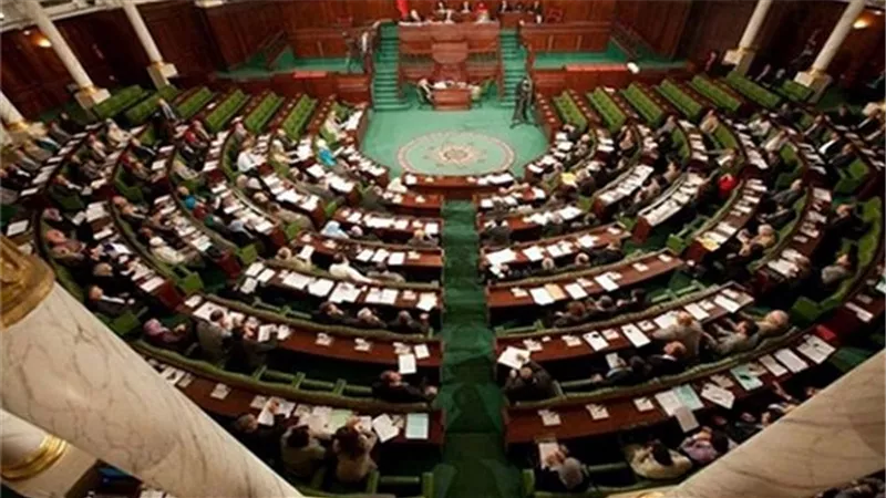 البرلمان التونسي يرفع سن تقاعد الموظف الحكومي