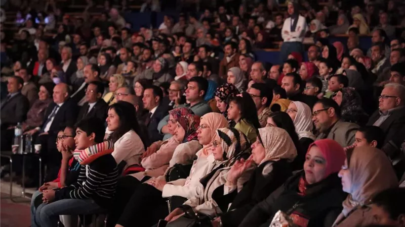 حضور جماهيري ضخم في إفتتاح عروض 