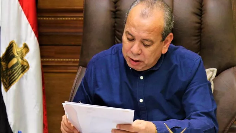 محافظ كفرالشيخ يمنح رئيس الوحدة المحلية لبلطيم 72 ساعة لإزالة المخالفات وتحسين الخدمات