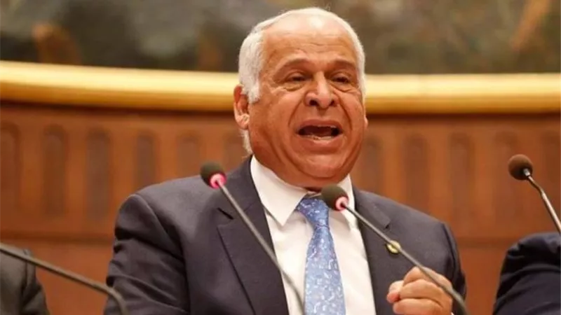 فرج عامر يعلن تأييده لملامح قانون 