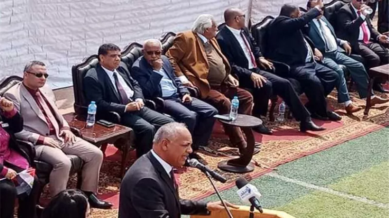 بكري: عمال مصر يضربون أروع الأمثلة في مساندة مصر ودعمه