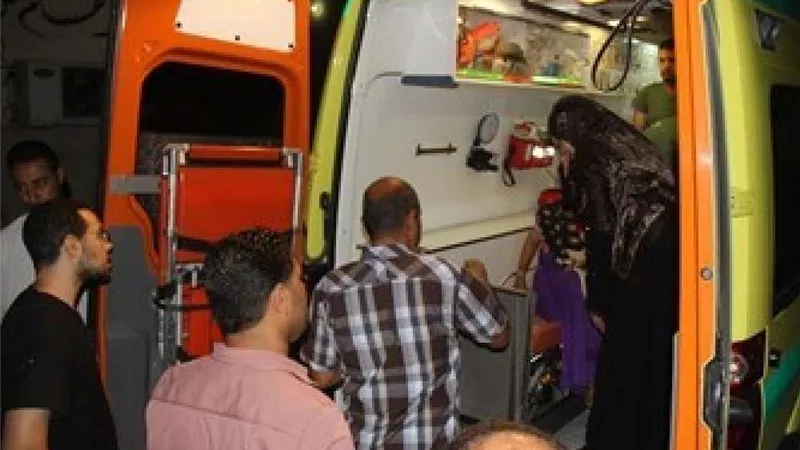 اصابة ٥ فى اقتحام ميكروباص للرصيف بالفشن