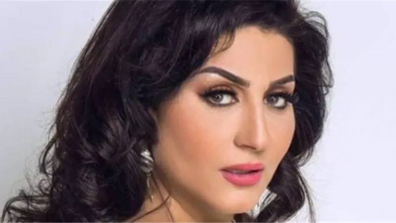 وفاء عامر تصرخ على الفيس بوك.. عايزه محامى