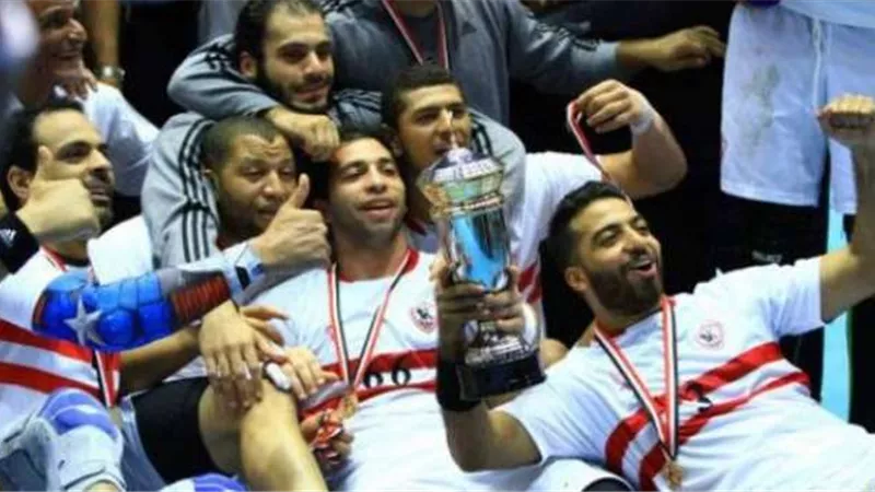 رئيس الزمالك يهنئ لاعبى اليد للتتويج بالسوبر الأفريقى للمرة السادسة