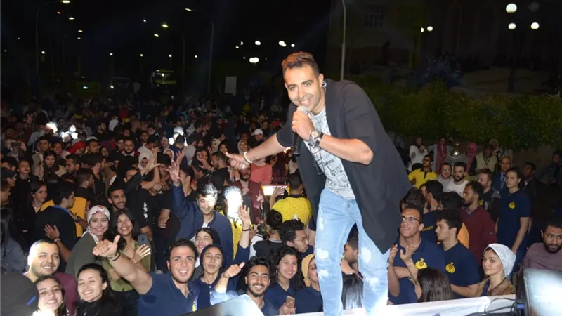 محمد عدوية يحيى حفل فى الجامعة البريطانية بالشروق