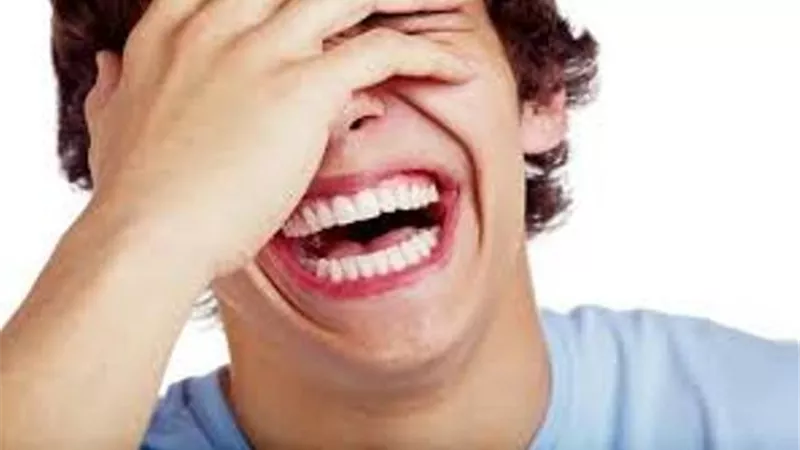 الضحك 30 دقيقة في اليوم يساعد في إطالة العمر