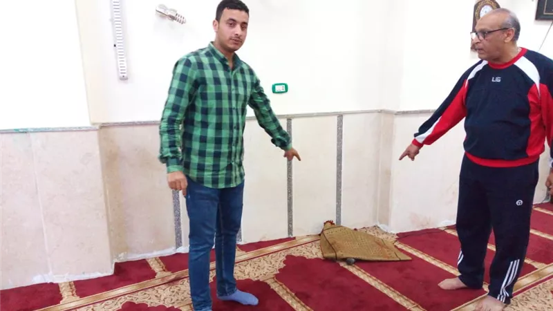الخلاف على موضوع الخطبة وراء قتل معيد بالجامعة لإمام المسجد فى الركعة الأولى. . شهود يروون التفاصيل.. فيديو وصور