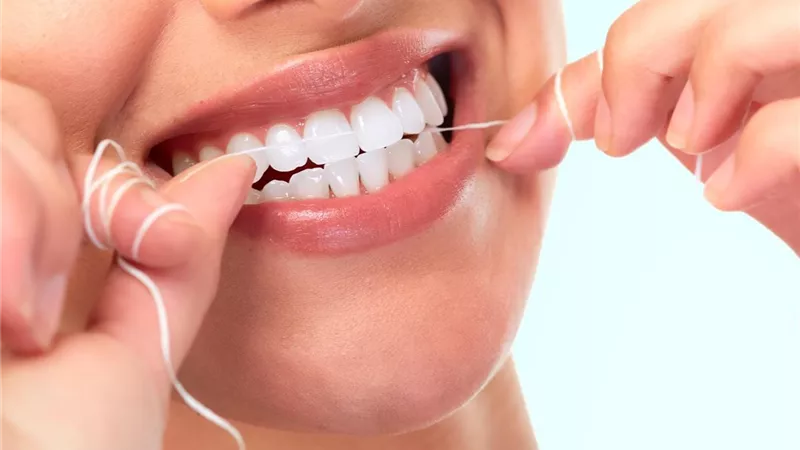 تنظيف الأسنان يتسبب فى مقتل امرأة