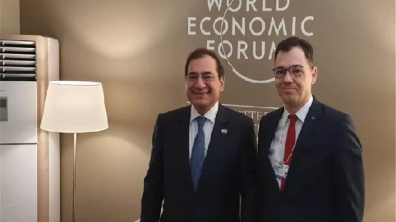 الملا يبحث مع وزير ريادة الأعمال الرومانى تعزيز التعاون بين البلدين فى البترول والغاز
