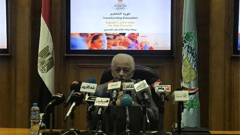 وزير التعليم يعلن تركيب 8 الاف شاشة ذكية بالمدراس