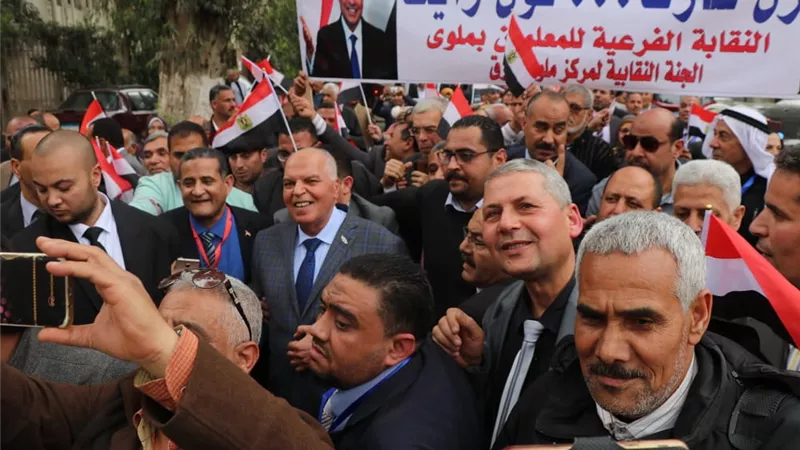 مسيرة جماهيرية لـ 10 آلاف معلم من مقر النقابة للنادي الأهلي لإعلان تأييدهم للتعديلات الدستورية .. صور