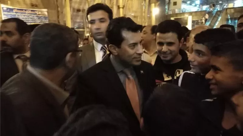 وزيرالرياضة يودع الأيتام المشاركين فى قطار الشباب