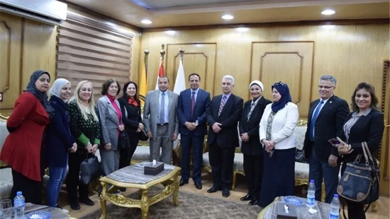 رئيس جامعة بني سويف يستقبل القيادات النسائية