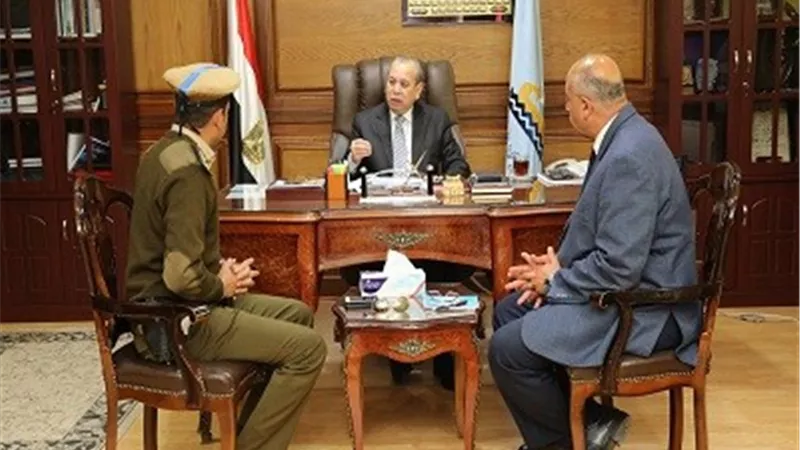 محافظ كفر الشيخ يوجه بتشكيل لجنة لمراجعة جميع الطرق والمحاور الرئيسيه بعاصمة المحافظة