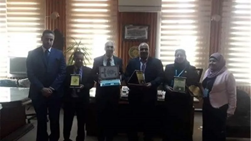درع التميز العربي لعميد آداب المنوفية بفعاليات اليوم الأول للمؤتمر