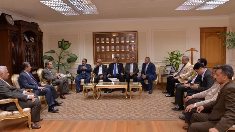 محافظ أسيوط يلتقى رئيس اتحاد عمال مصر لبحث دعم الاتحادات والنقابات