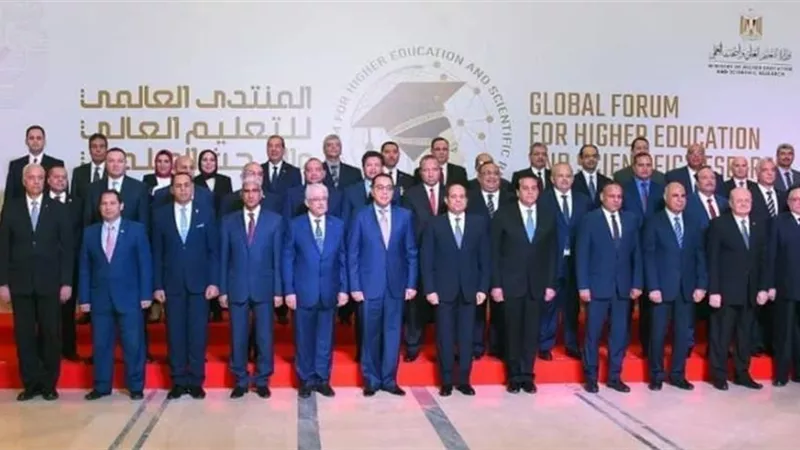 الجمال يعود من القاهرة عقب ترأسه وفد جامعة اسيوط المشارك في المنتدى العالمي الأول للتعليم العالي والبحث العلمي