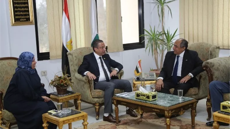 وزير الزراعة يبحث مع محافظ سوهاج تحقيق التنمية الزراعية بالمحافظة