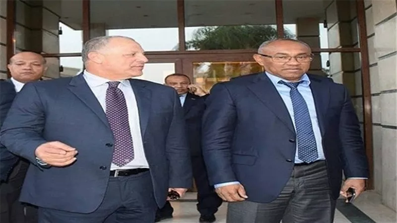 أبو ريدة وأحمد أحمد يتفقدان ملعب الدفاع الجوى استعدادا لأمم افريقيا