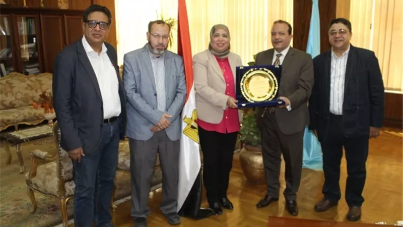رئيس جامعة طنطا يتسلم درع مؤتمر الطب النفسي الدولي الأول