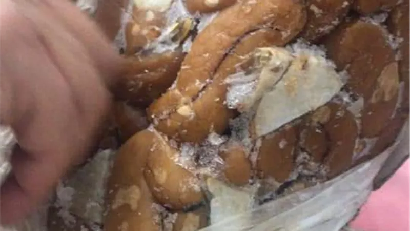 تموين بورسعيد يضبط ١.١٥٠ طن بطارخ وسردين مملح غير صالحة للإستهلاك الأدمى