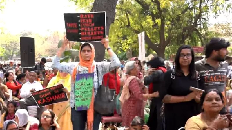 الأعمال التى تمنع 2.7 مليار امرأة حول العالم من القيام بها بموجب القانون.. فيديو
