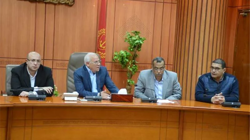 محافظ بورسعيد يلتقي بالشباب الفائزين بمشروع المجمع الصناعي الثاني
