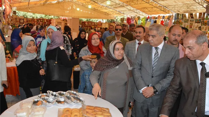 محافظ المنيا يفتتح معرض منتجات المدارس