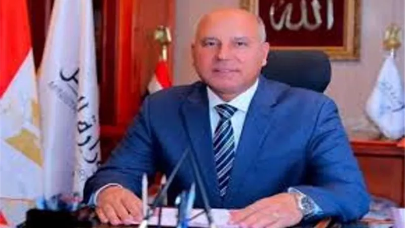 وزير النقل يلتقي سفير سنغافورة بالقاهرة لبحث التعاون في مجال النقل البحري