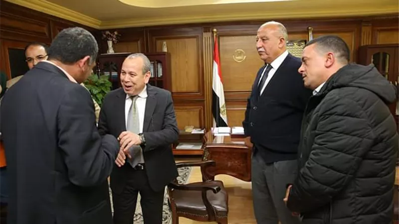 محافظ كفرالشيخ يناقش طلبات الصيادين مع جمعية الصيد الآلي بالبرلس