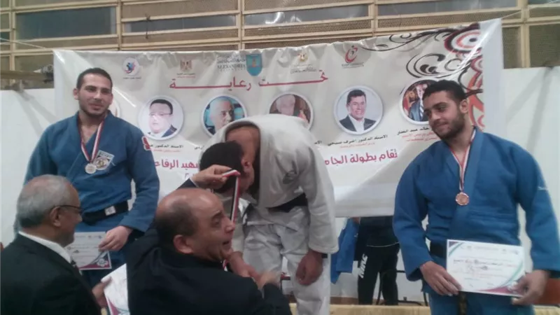 رئيس جامعة قناة السويس يكرم الفائزين فى بطولة الشهيد الرفاعى