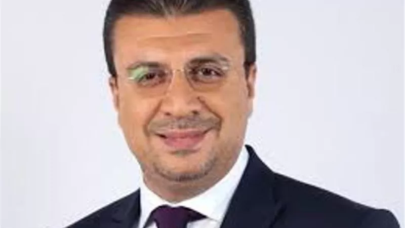 الأكاديمية البحرية تكرم عمرو الليثي في ختام بطولة وطن الرياضية