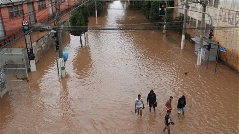 ارتفاع عدد قتلى الفيضانات بالبرازيل إلى 10 أشخاص
