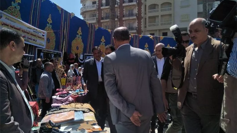 رئيس الوزراء يتفقد الحديقة المتحفية ومعرض السجاد برشيد