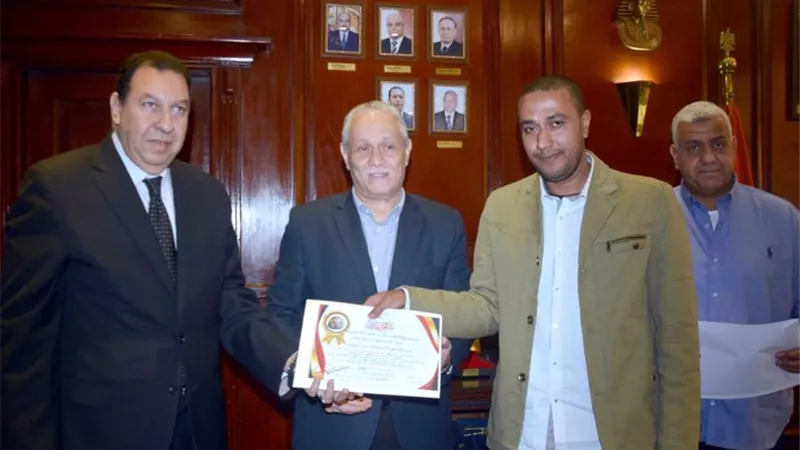 تكريم العاملين المتميزين بديوان عام محافظة الأقصر