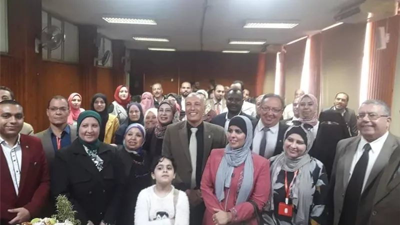 عميد آداب المنوفية : ضرورة وضع ضوابط لشبكات التواصل الاجتماعى