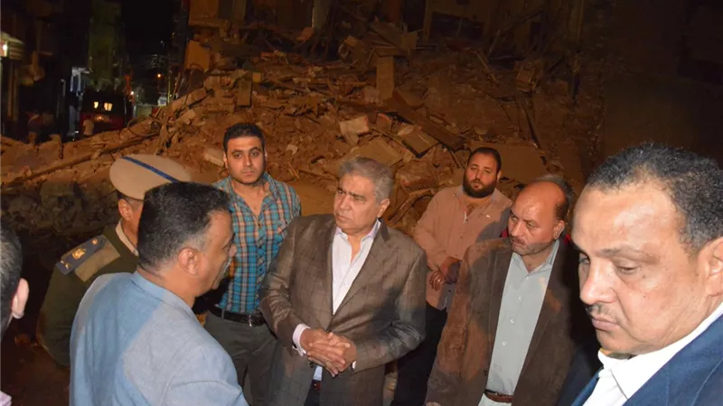 المحافظ : سكن عاجل لاسر انهار منزلهم بالمنيا