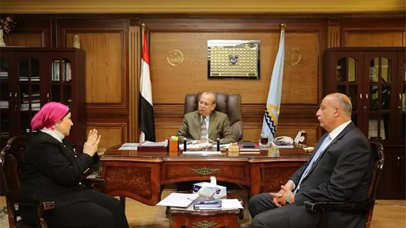 محافظ كفرالشيخ يناقش عدد من طلبات وشكاوى المواطنين مع النائبة هالة أبو السعد
