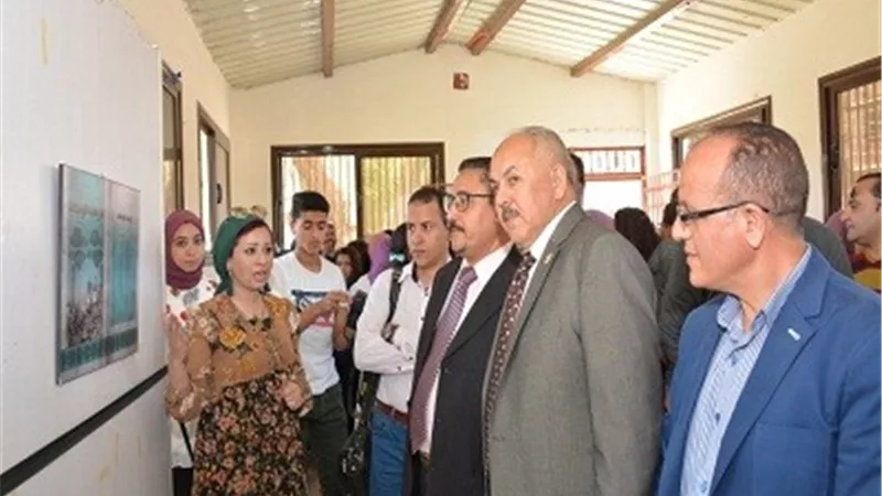 جامعة أسيوط تستعرض التراث الشعبى للوادى الجديد فى معرضاً للفن التشكيلى
