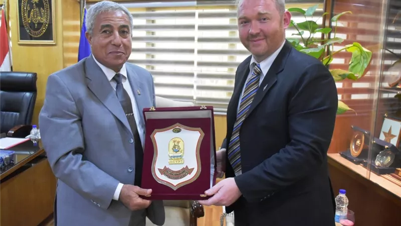 محافظ أسوان يستقبل سفير نيوزلندا لمناقشة زيادة الحركة السياحية للمحافظة