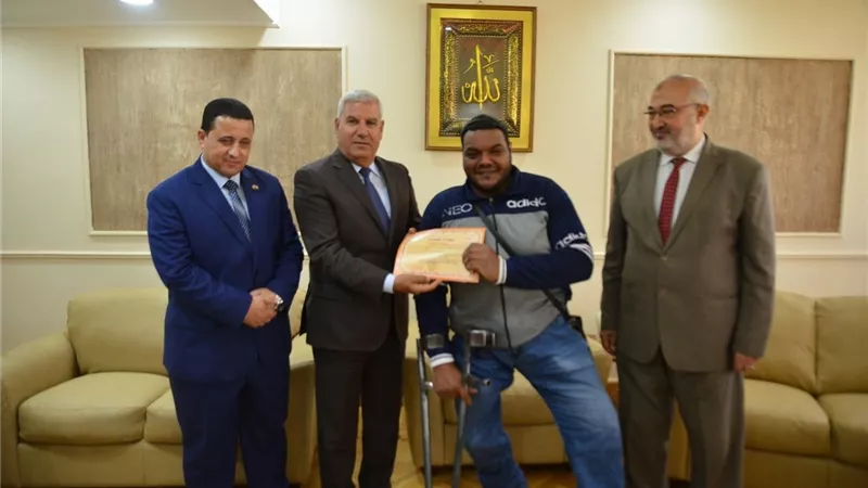 محافظ مطروح يكرم فريق مبادرة ( لأجلهم ) الفائز بالمركز الثانى