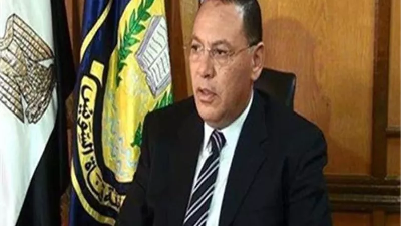 محافظ الشرقية يستقبل المواطنين لحل مشاكلهم
