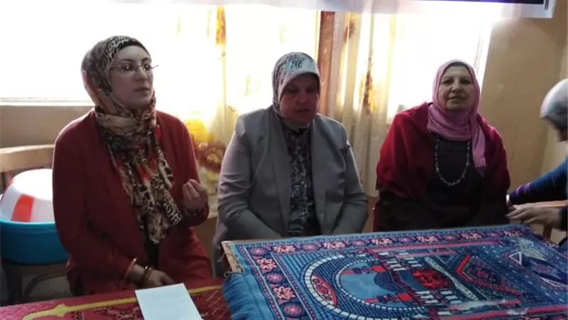 طلاب المدارس والجامعة بكفرالشيخ يصنعون منظفات منزلية