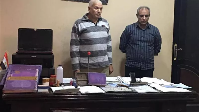 العاطل حول مسكنه لوحدة مرور ..استعان بصديق لتزوير التراخيص