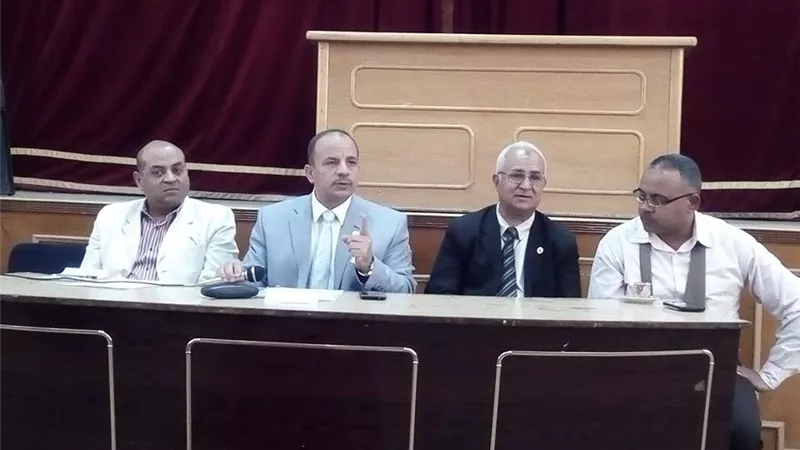 وكيل وزارة التعليم يشدد على استيفاء اشتراطات الامن و السلامة بمدارس قنا