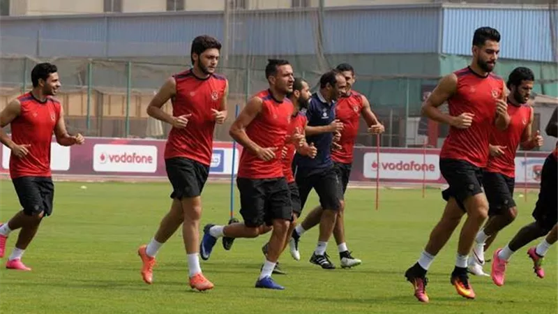 مستشفى الاهلى.. غضروف الركبة يبعد نجم الاهلى عن لقاء صن داونز